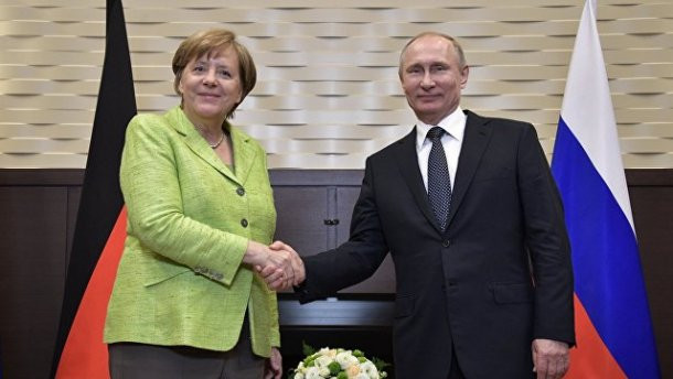 Меркель призвала Путина освободить захваченных украинских моряков