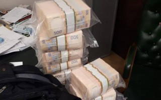 У власників збанкрутілого банку активісти вибивали гроші