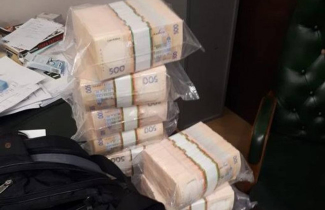 У власників збанкрутілого банку активісти вибивали гроші