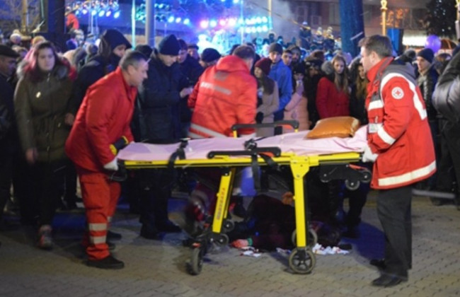 Трагедія у Франківську: петарда влучила у студентку і понівечила їй око