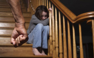 12 ударов ножом: на Днепропетровщине мужчина поиздевался над подростком