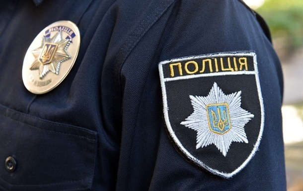 В Киеве грабитель порезал ножом полицейского