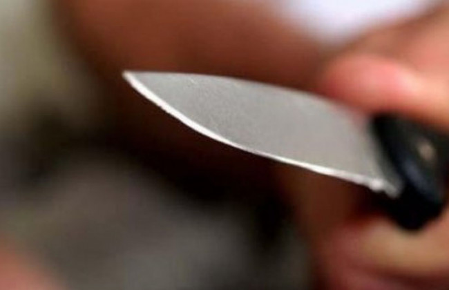 Встромила ніж у груди безхатьку: в Ужгороді жінка напала на чоловіка