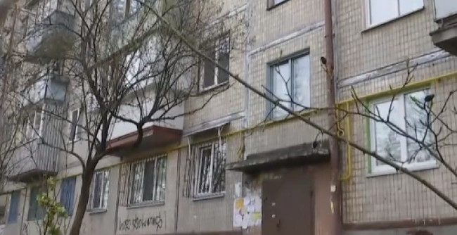 Мужчина нашел мертвого сына в квартире на Троещине