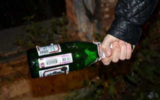 Ударил бутылкой и изнасиловал: копы разыскивают опасного преступника