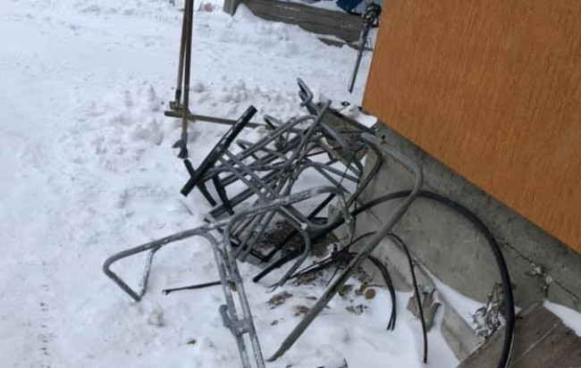 Розвалився  на ходу: туристи на Драгобраті випали з підйомника