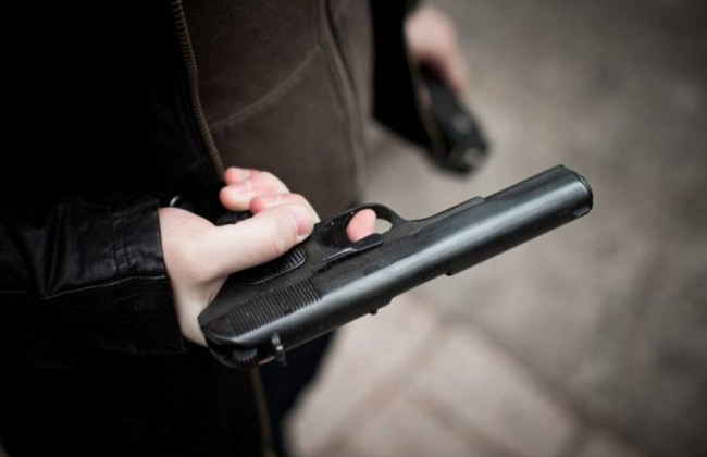 На Закарпатье мужчина устроил стрельбу на дороге