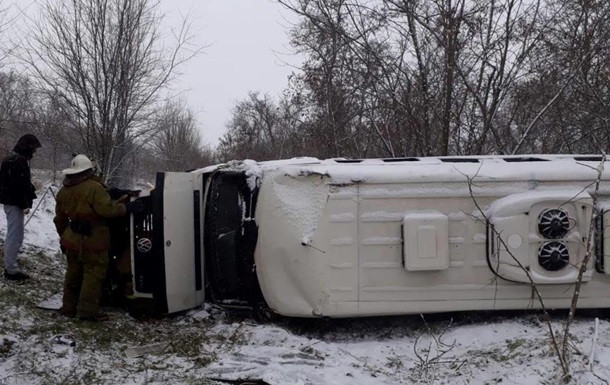 В Запорожской области микроавтобус съехал в кювет: есть пострадавшие