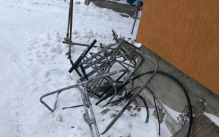Розвалився  на ходу: туристи на Драгобраті випали з підйомника
