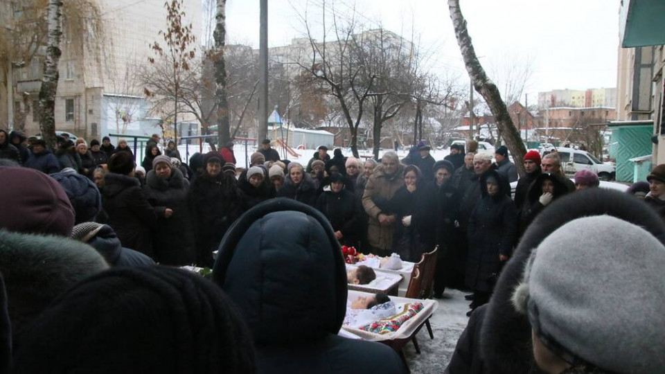 Жестокое убийство семьи: в Виннице похоронили детей и женщин