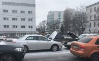В Киеве произошел транспортный коллапс из-за множества ДТП