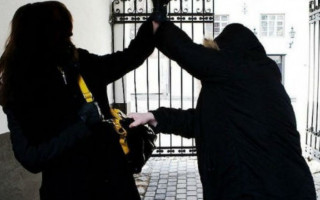 Нападали на людей и грабили их: опасную банду задержали в Харькове