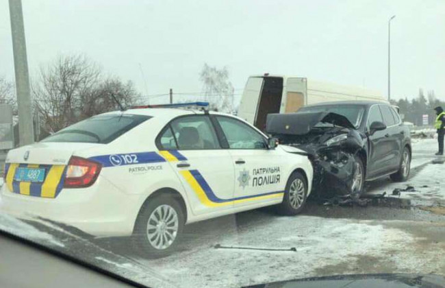 Масштабное ДТП с полицейскими под Киевом: появились подробности