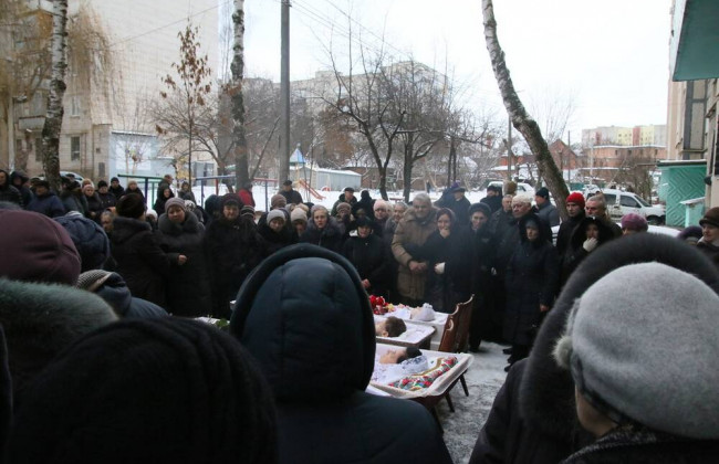 Жестокое убийство семьи: в Виннице похоронили детей и женщин