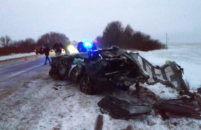 Погиб ребенок: фура смяла внедорожник в ДТП под Тернополем