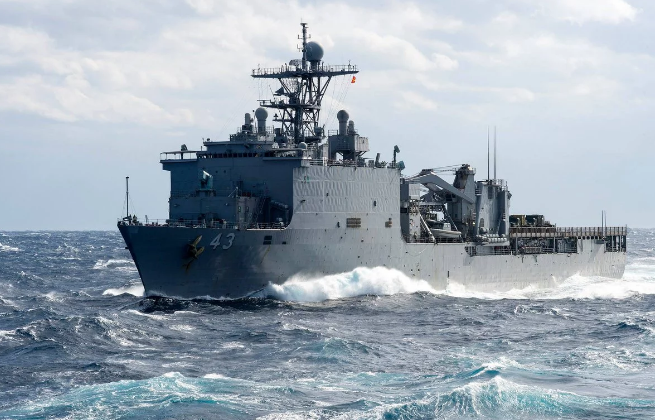 Американский десантный корабль направляется в Черное море