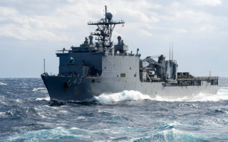 Американский десантный корабль направляется в Черное море