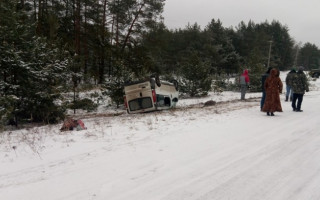 Дивом врятувались: автобус із дітьми потрапив у серйозну ДТП на Рівненщині