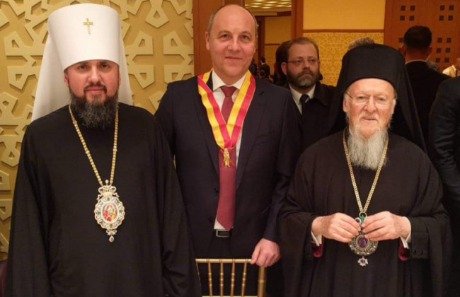 Вселенский патриарх Варфоломей наградил Парубия орденом