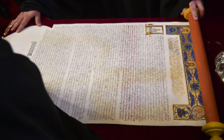 Свиток Томоса снова увезут в Стамбул, на нем не хватает подписей