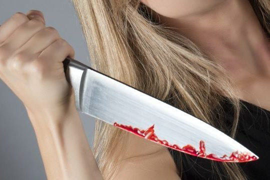Женщина еще спала: дочь кухонным ножом убила собственную мать под Сумами