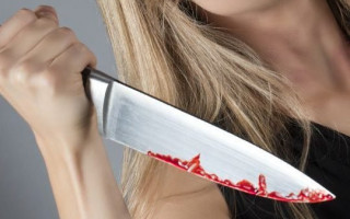 Женщина еще спала: дочь кухонным ножом убила собственную мать под Сумами