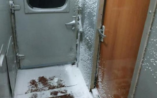 Инцидент в поезде Черновцы — Киев: люди спали в верхней одежде, чтобы не замерзнуть