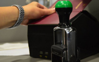 Украинская семья собиралась уехать из Польши с фальшивыми штампами в паспортах