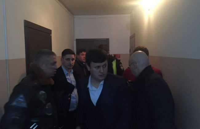 ДБР почало розслідування нападу поліцейських на адвоката в Києві