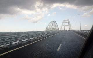 Крымский мост снова начал проседать: россияне идут на крайние меры