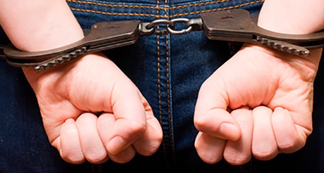 Організував злочинну групу: слідчі ДБР затримали поліцейського