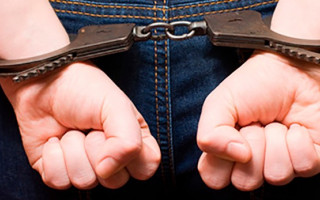 Організував злочинну групу: слідчі ДБР затримали поліцейського