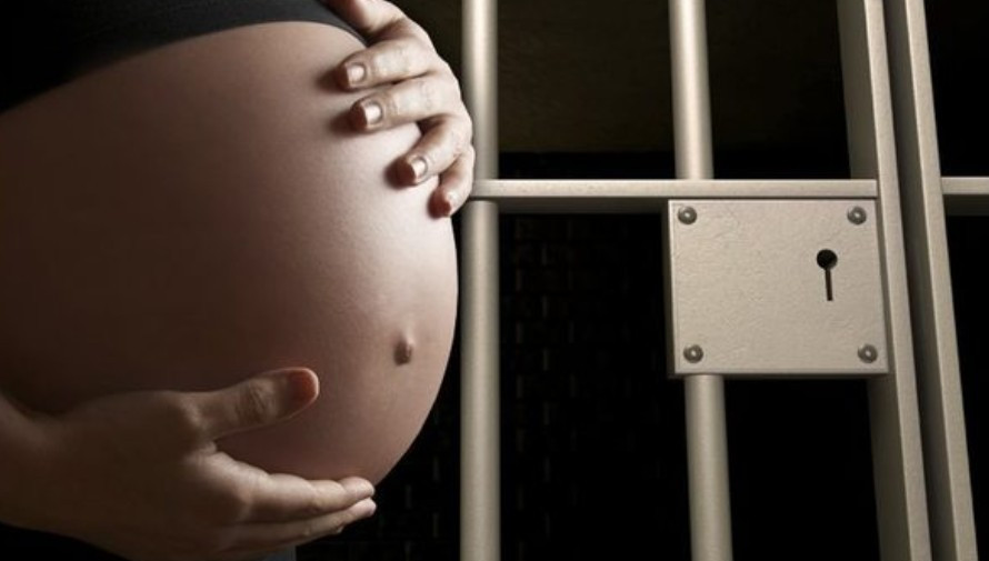 В США новорожденного ребенка лечили от наркозависимости: Суд высказал свою позицию