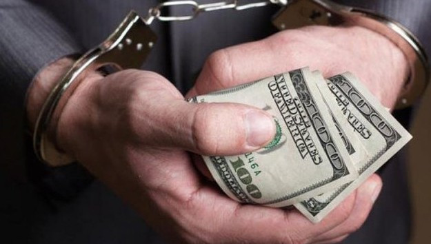 Слідчі ДБР затримали на хабарі в $1000 адвоката директора держпідприємства