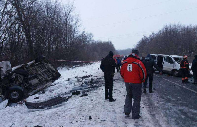 Масштабна ДТП на Буковині: постраждало семеро людей, є загиблий