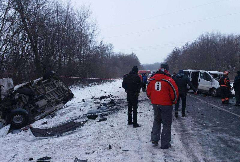 Масштабна ДТП на Буковині: постраждало семеро людей, є загиблий
