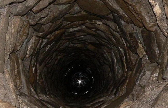 Не було живого місця: тіло пенсіонерки знайшли у колодязі в Маріуполі