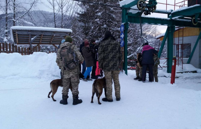 Лыжника, которого 5 дней искали в Карпатах, доставили в реанимацию с обморожением, видео