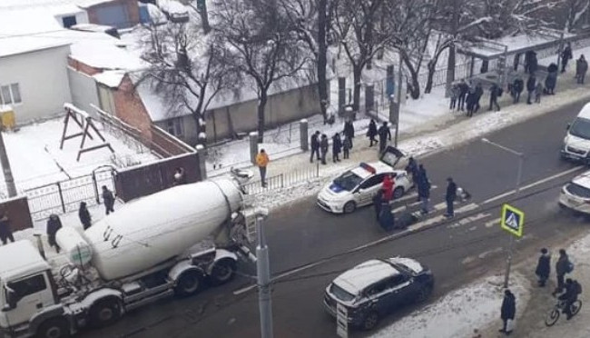 Бетоновоз «зніс» жінку на пішохідному переході у Львові