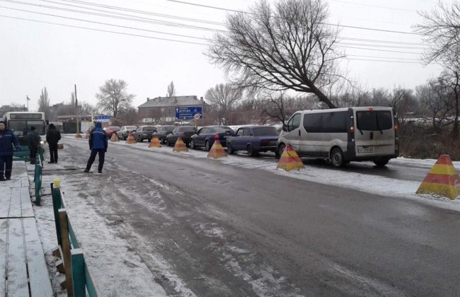 Под оккупированной Горловкой в очереди на КПВВ умерли трое мужчин
