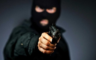 Неизвестные обстреляли двоих мужчин на остановке в Кривом Роге