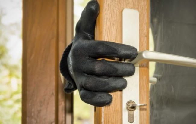 Відмежування малозначного діяння від повторного грабежу: роз’яснення ВС