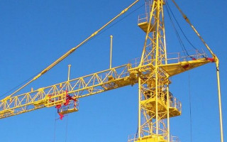 Помер на місці: стріла з крану вбила чоловіка на Львівщині