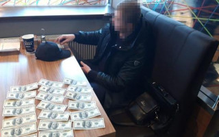 Во Львове директора предприятия поймали на взятке в $2000
