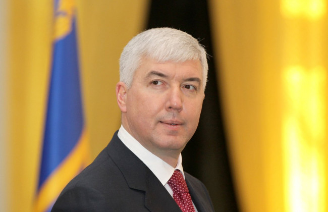 ГПУ подозревает экс-министра обороны в госизмене и крупных хищениях