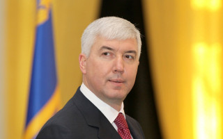 ГПУ подозревает экс-министра обороны в госизмене и крупных хищениях