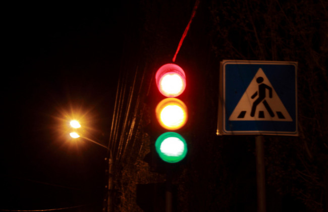 Пытался повеситься на светофоре: во Львове предотвратили самоубийство