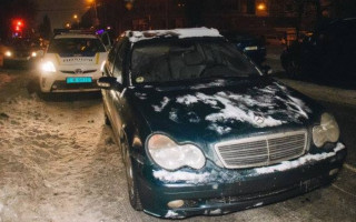 Викрав елітний Mercedes: зухвалому працівнику СТО оголосили підозру