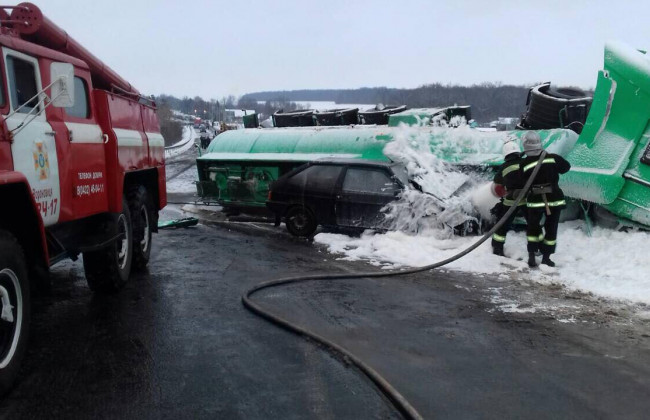 Масштабное ДТП в Винницкой области с участием бензовоза: есть погибший