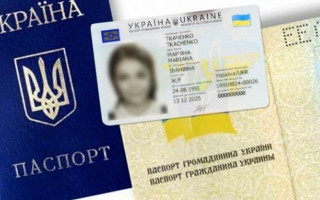 Паперовий паспорт замість біометричного: суд став на бік неповнолітнього